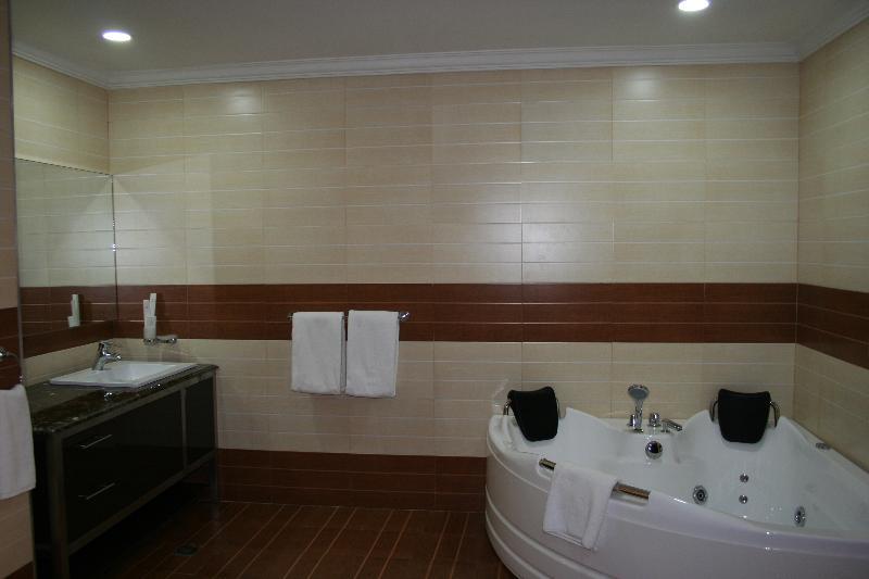 Crossroads Hotel Blantyre Buitenkant foto
