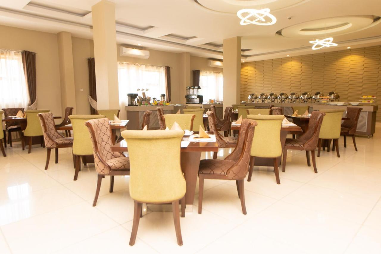 Crossroads Hotel Blantyre Buitenkant foto