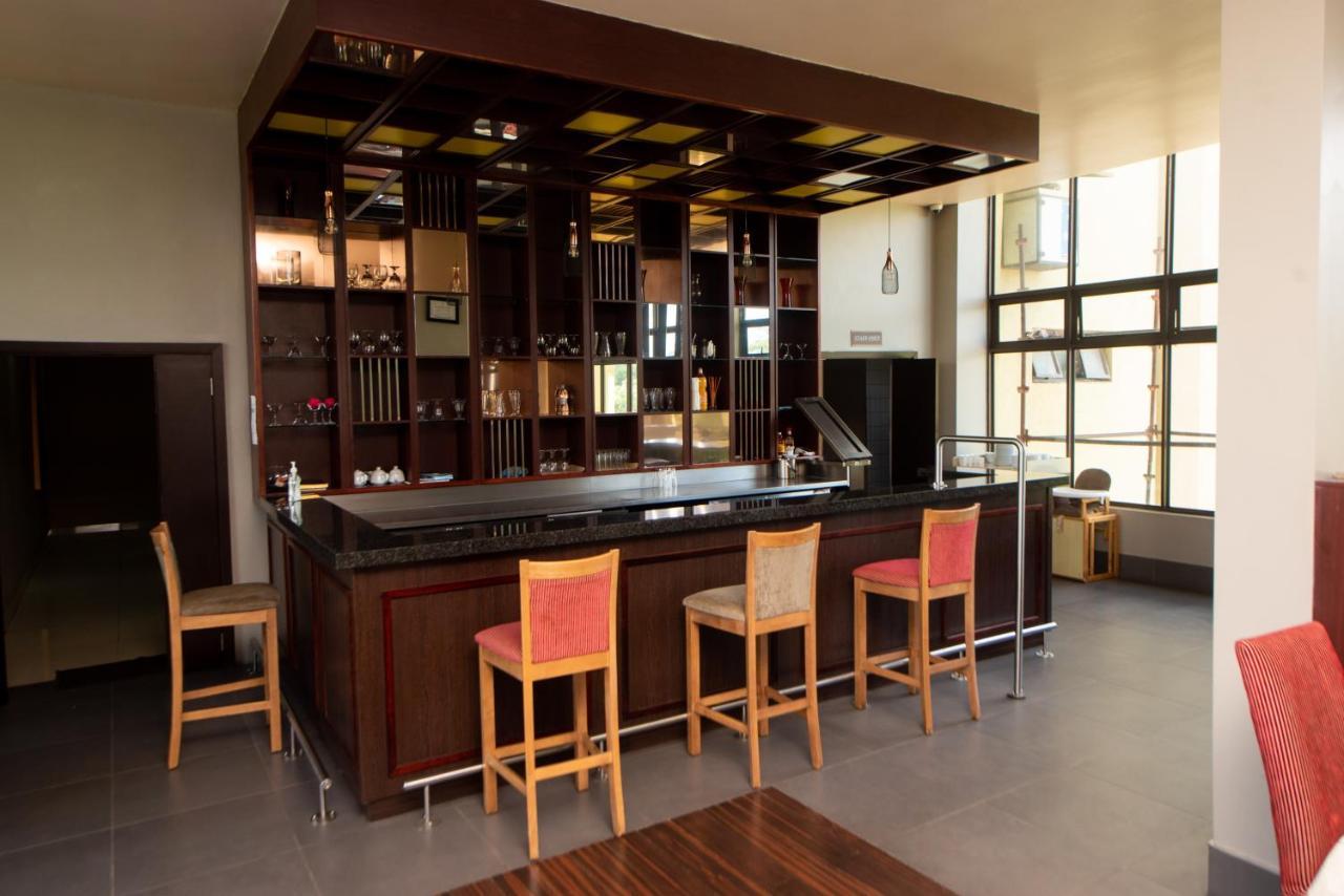 Crossroads Hotel Blantyre Buitenkant foto