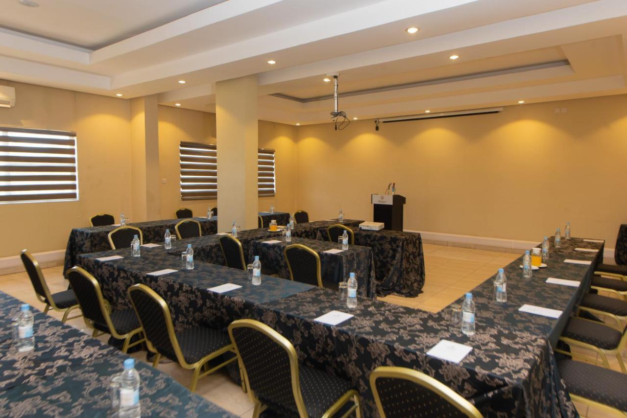 Crossroads Hotel Blantyre Buitenkant foto