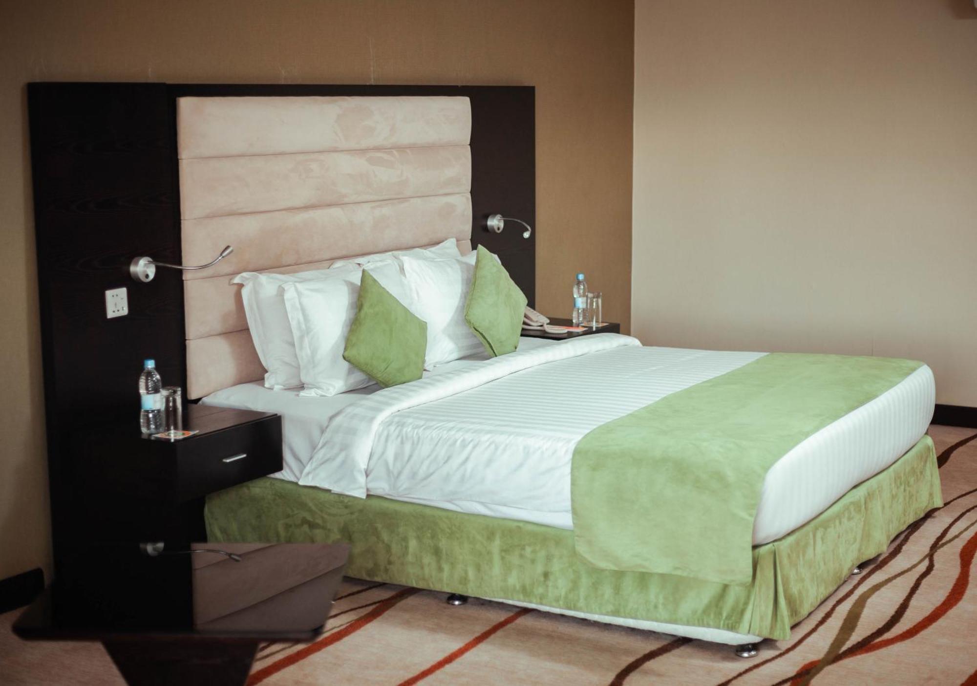 Crossroads Hotel Blantyre Buitenkant foto