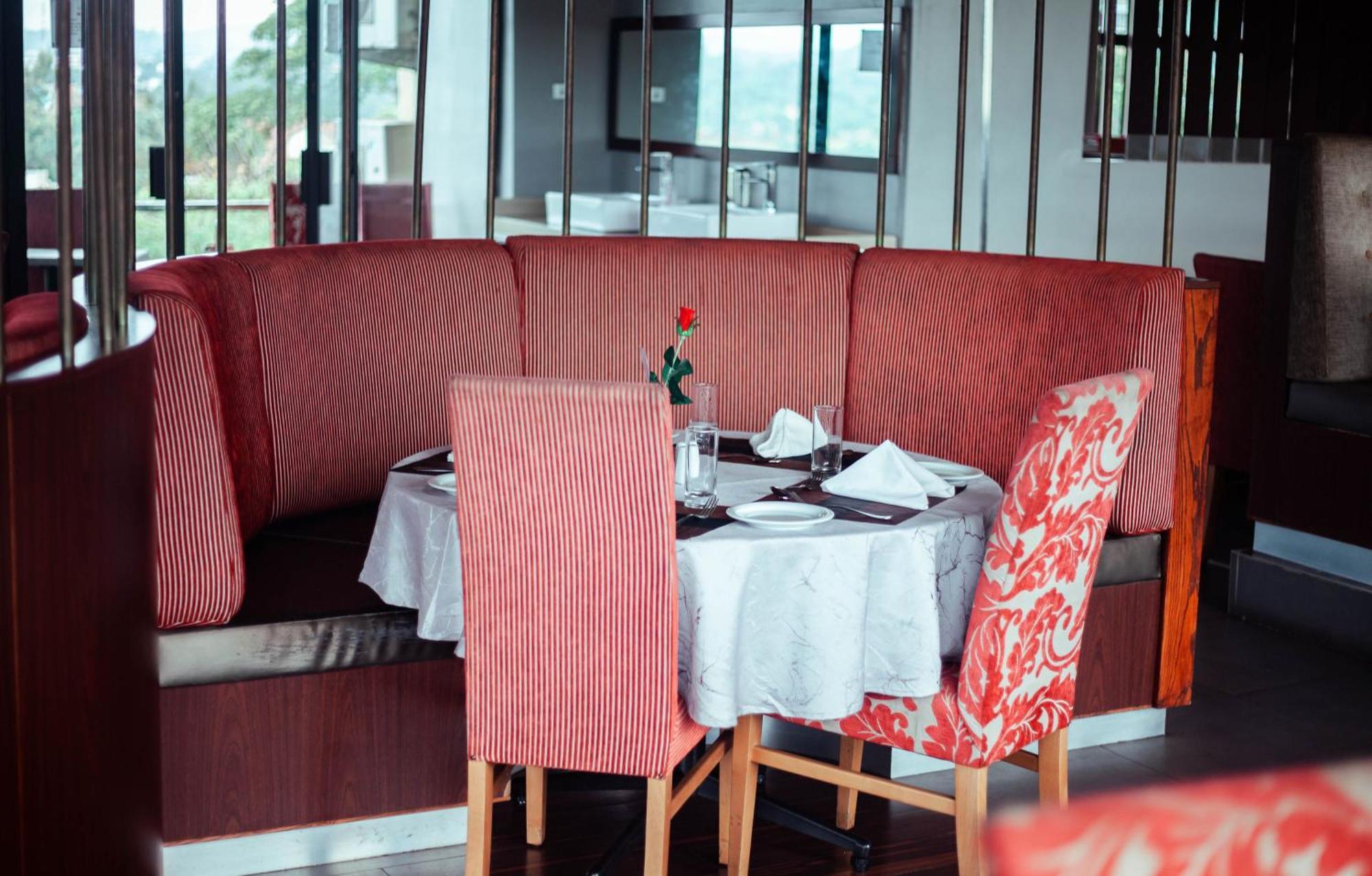 Crossroads Hotel Blantyre Buitenkant foto